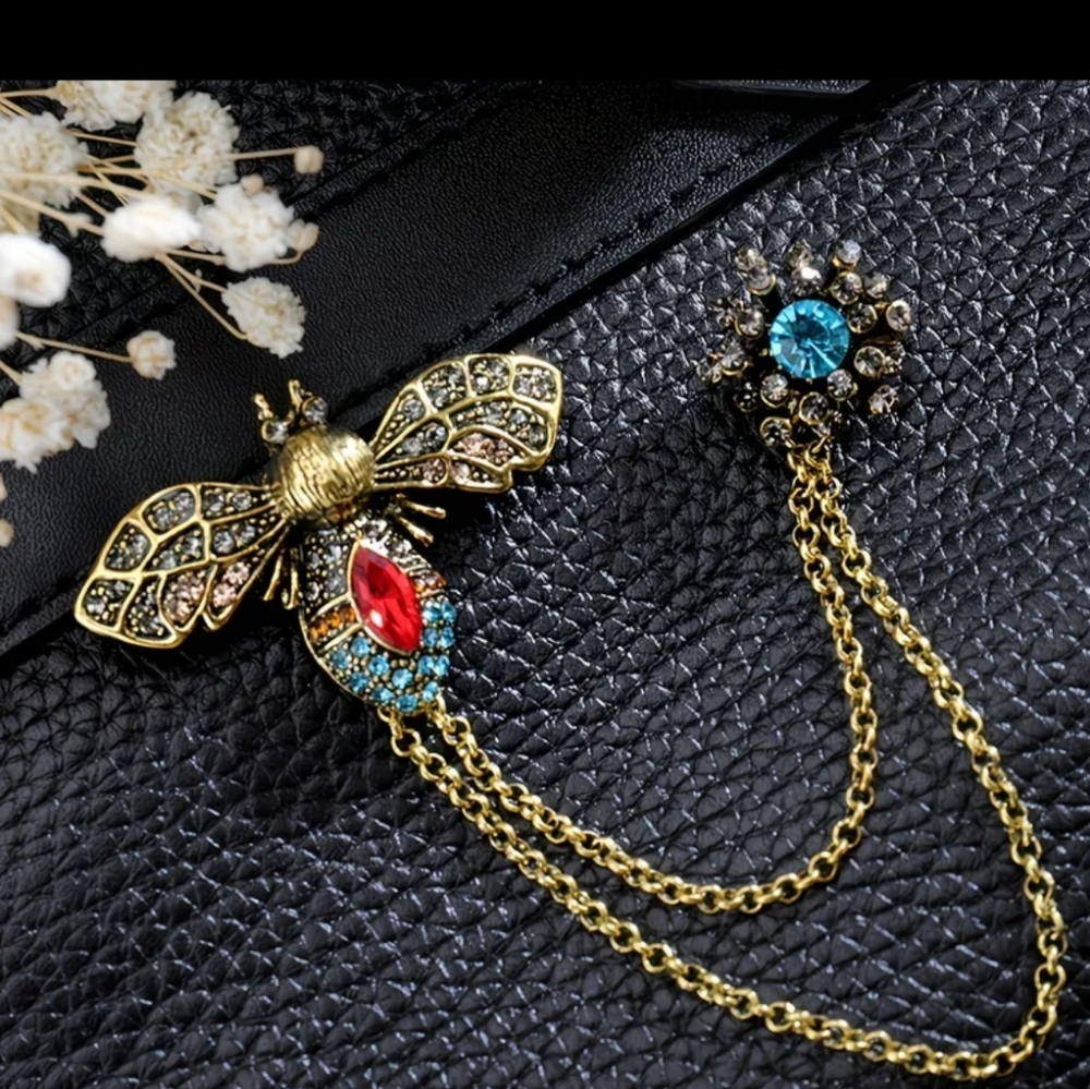 🆕️🐝 TWO PART BEE & RHINESTONE CHAIN BROOCH PIN 🐝